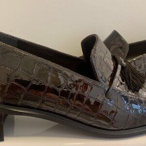 Stuart Weitzman Crocodile Embossed Patent Leather Tassle Loafers Sz 8